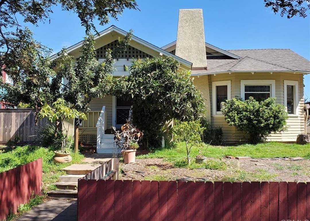 Fern Street Coin Laundry exterior at 2105 Fern St, San Diego - a clean and accessible coin-operated laundry facility